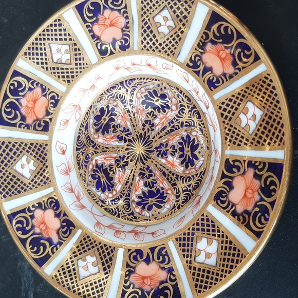Antique 1933 Old Imari, Royal Crown Derby cup and saucer - Picture 2 of 5